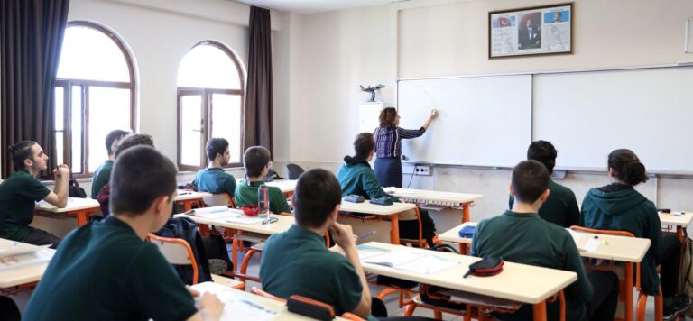 Çocuğum Okulda, Kreşte, Anaokulunda veya Kursta Şiddete Uğradı: Ne Yapabilirim?