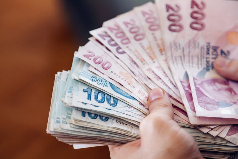 İşçilik Ücret Alacağı Davası Nedir? Maaş Alacağı İşverenden Nasıl Tahsil Edilir?