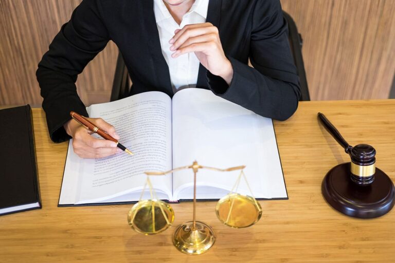 Kamu Görevlisinin Ticaret Yasağı Nedir?